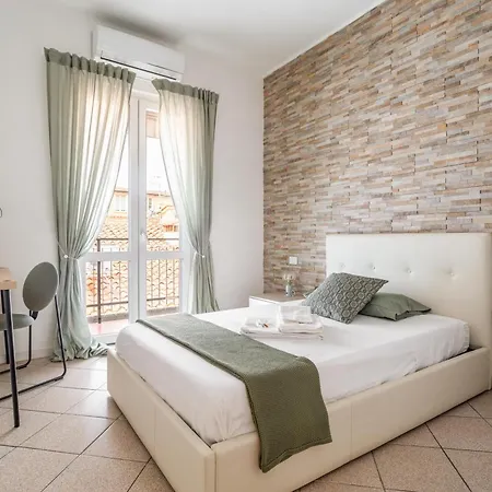 “sui Tetti Di Pietra” Centro Storico Pietrasanta