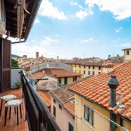 “sui Tetti Di Pietra” Centro Storico *
